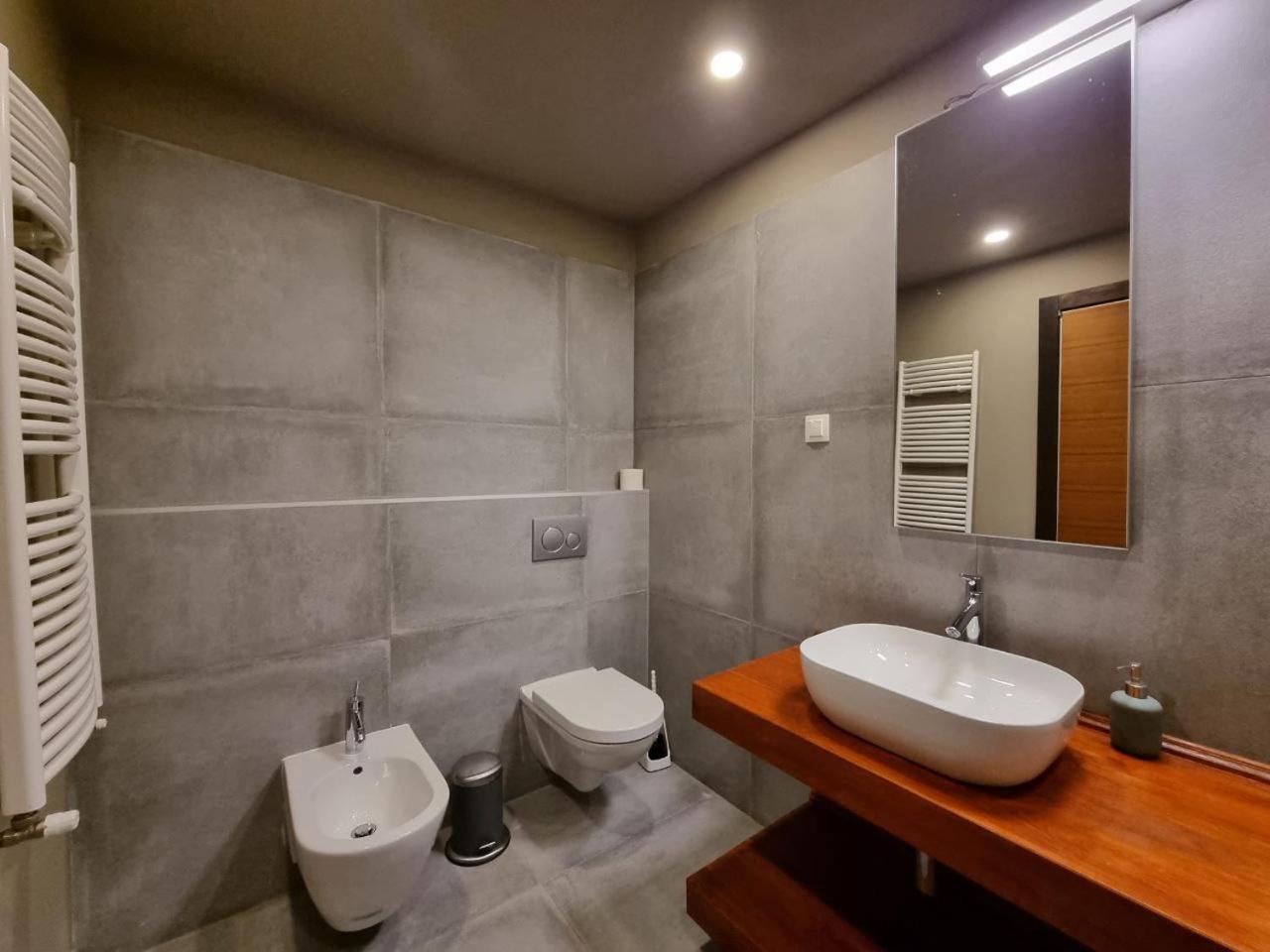 Grey Vila